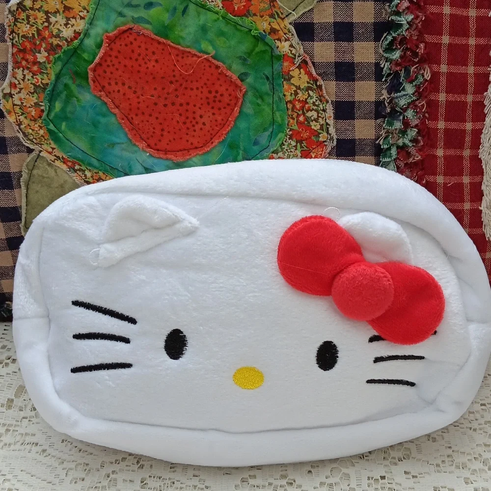 🆕️HELLO KITTY COSMETIC BAG WITH LINED INTERIOR WITH POCKET